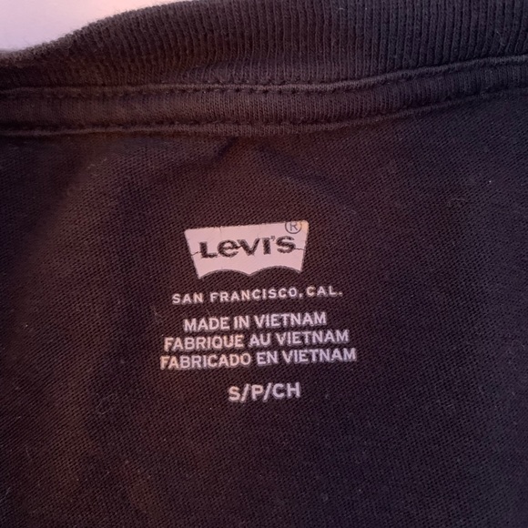 Levi’s t-shirt. size small. - Picture 2 of 2